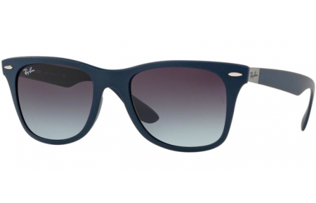 Gafas de Sol - Ray-Ban® - Ray-Ban® RB4195 WAYFARER LITERFORCE - 63318G MATTE BLUE // GREY GRADIENT DARK GREY