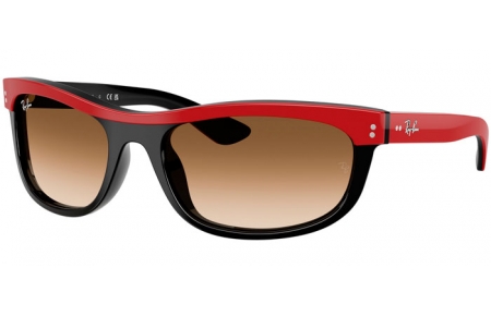 Gafas de Sol - Ray-Ban® - Ray-Ban® RB2489 BALORAMA - 955/51  RED ON BLACK // BROWN GRADIENT