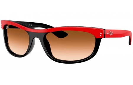Gafas de Sol - Ray-Ban - RB2489 BALORAMA - 955/51  RED ON BLACK // BROWN GRADIENT