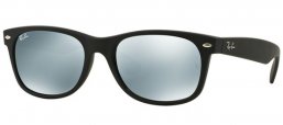 Sunglasses - Ray-Ban® - Ray-Ban® RB2132 NEW WAYFARER - 622/30 RUBBER BLACK // GREEN MIRROR SILVER